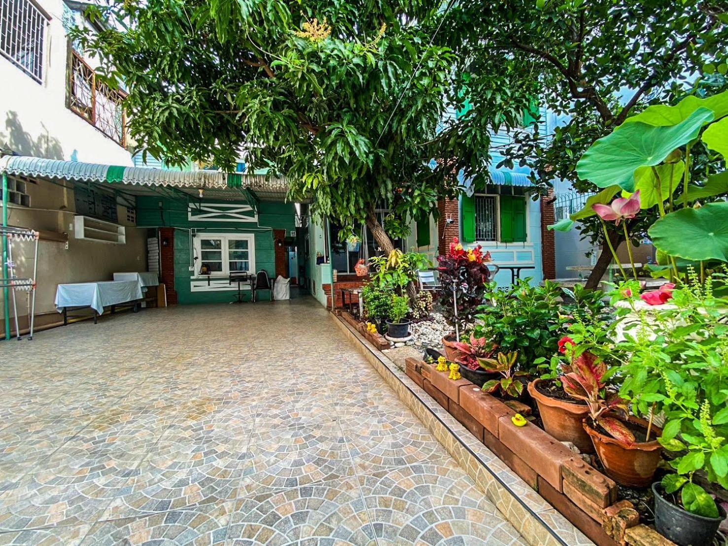Hostal Garden *