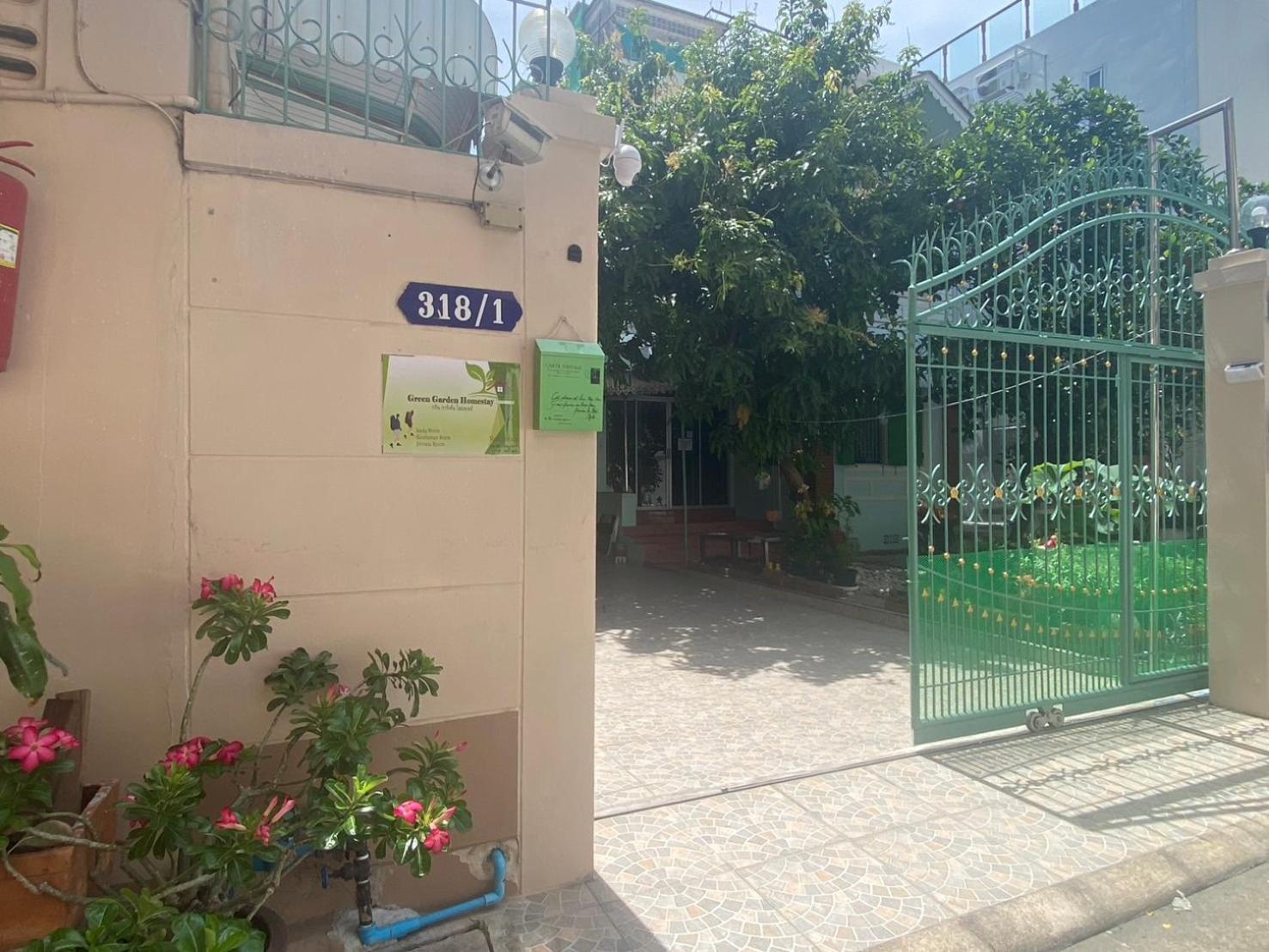 Garden אכסניה